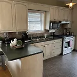Ultra Close To Clifton Hill And The Falls & Wonderful Free Breakfast Delivered Daily