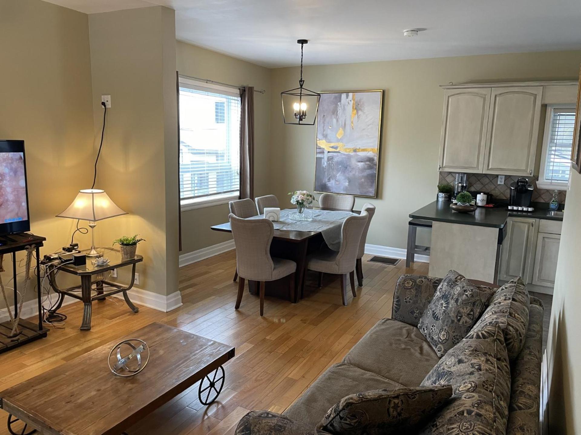 Ultra Close To Clifton Hill And The Falls & Wonderful Free Breakfast Delivered Daily Holiday home